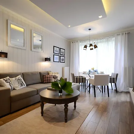 Dom & House - Nadmorski Dwor 그단스크